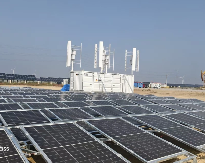 Cabine d'alimentation int&eacute;gr&eacute;e &agrave; stockage &eacute;olien-solaire